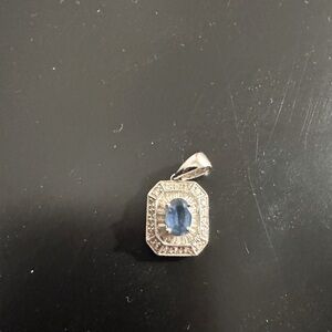 Tanzanite and diamond pendant